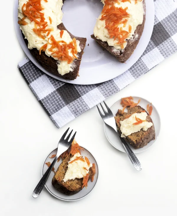 bolo de cenoura com cream cheese