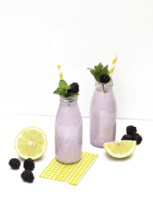 vitamina gelada de amora