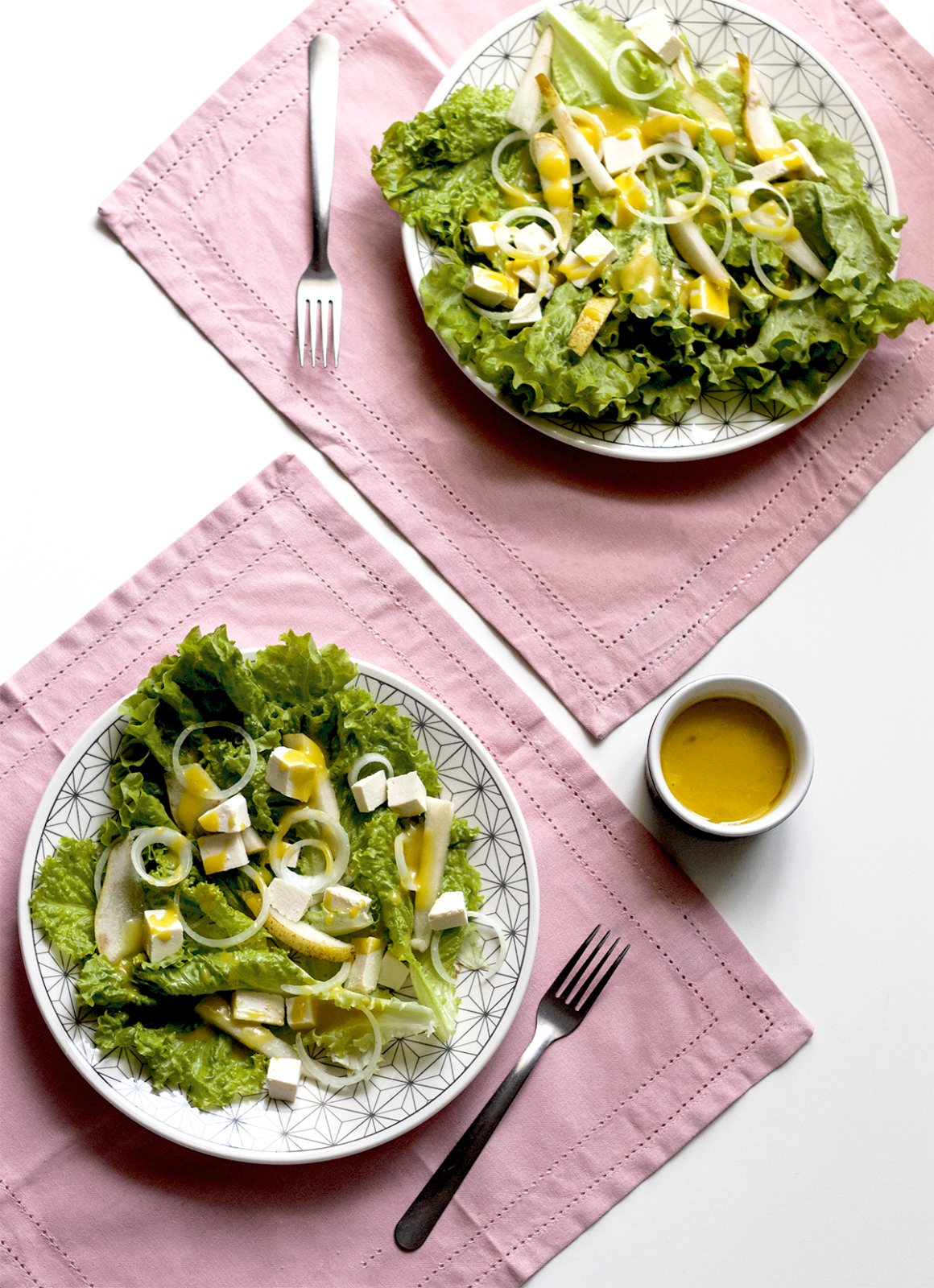 salada de pera & queijo minas ao molho de mostarda e mel