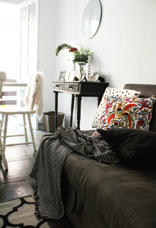 Uma decoração de outono com tons terrosos
