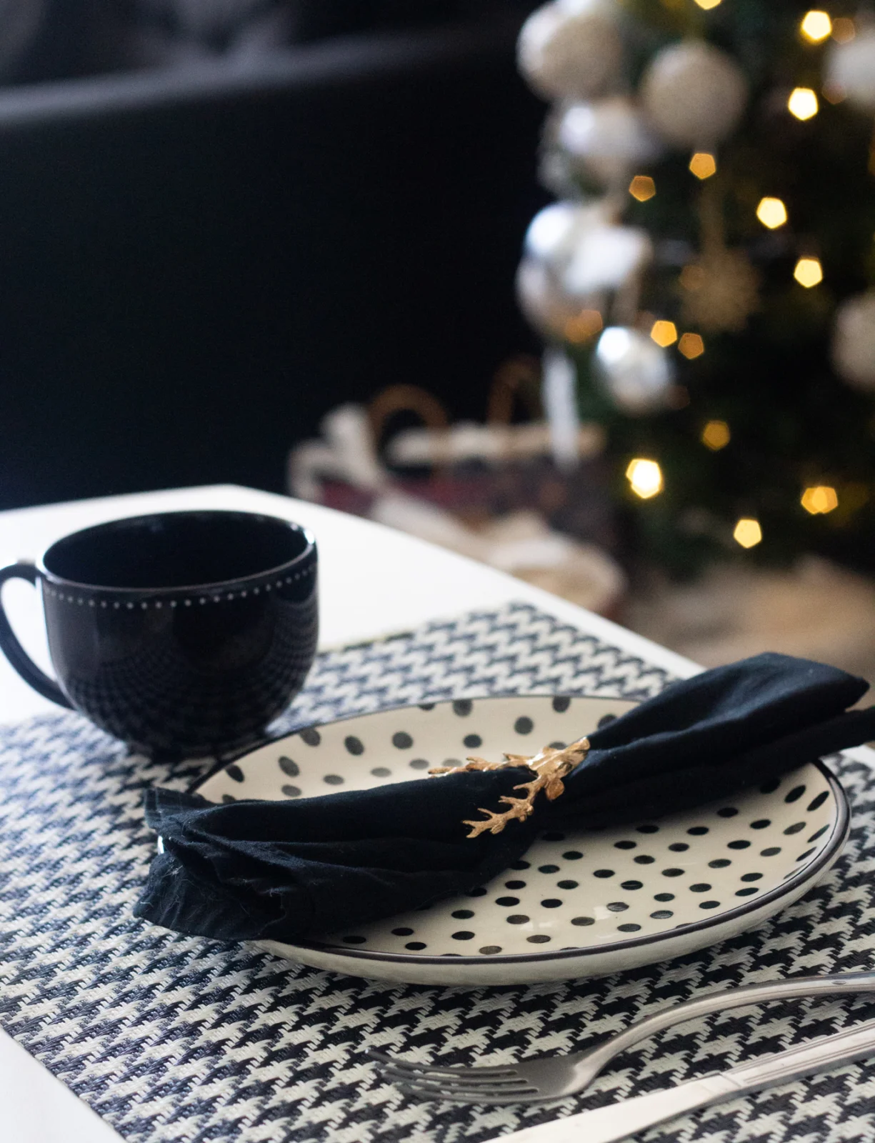 Um relato íntimo sobre a tradição do café da manhã de Natal, memórias da infância, rabanadas, panetone e pequenos rituais…
