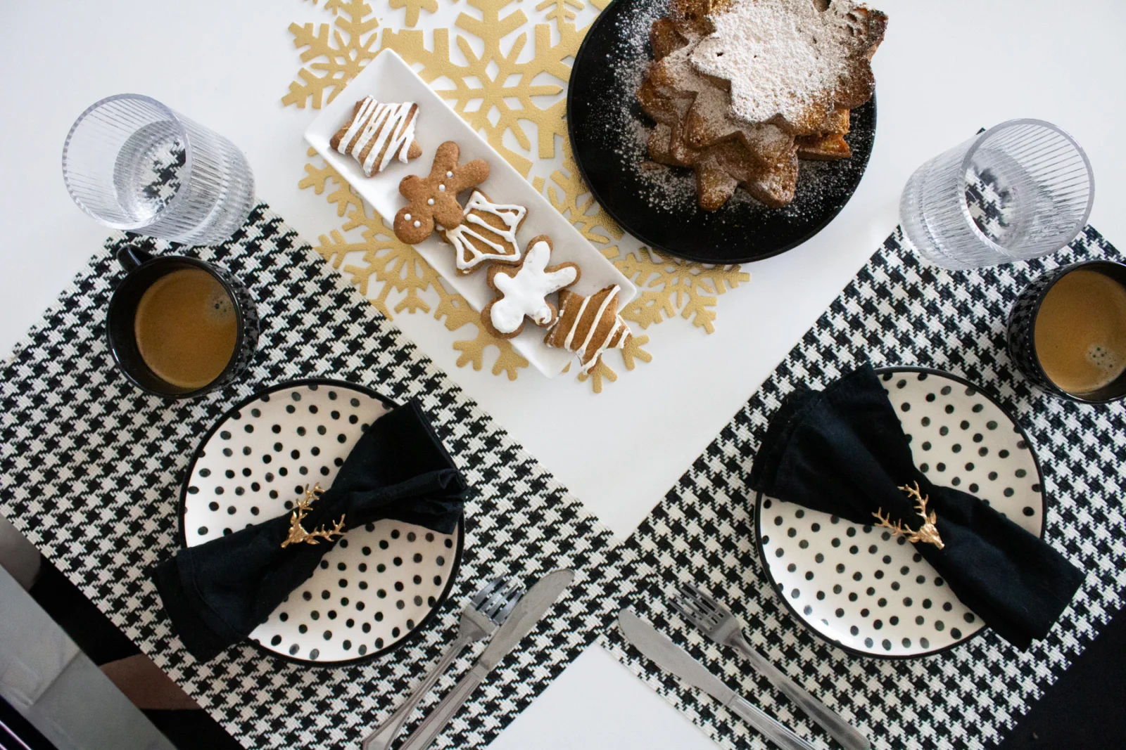 Um relato íntimo sobre a tradição do café da manhã de Natal, memórias da infância, rabanadas, panetone e pequenos rituais…