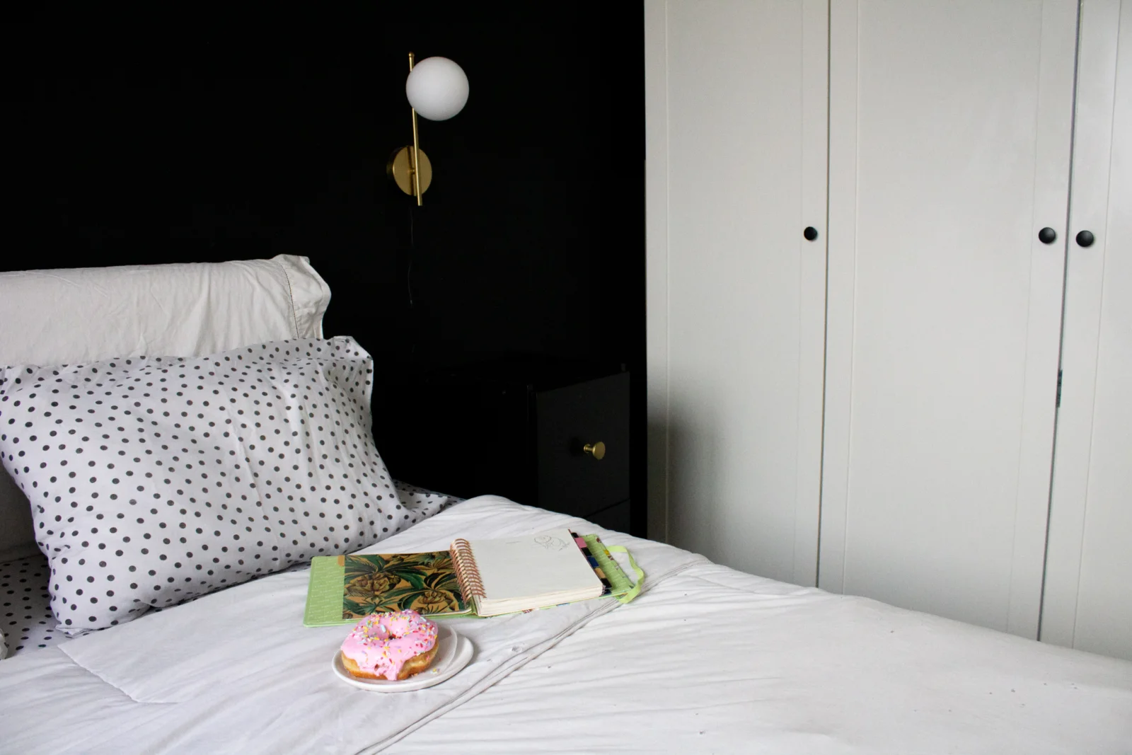 Uma decoração com cores vibrantes de verão