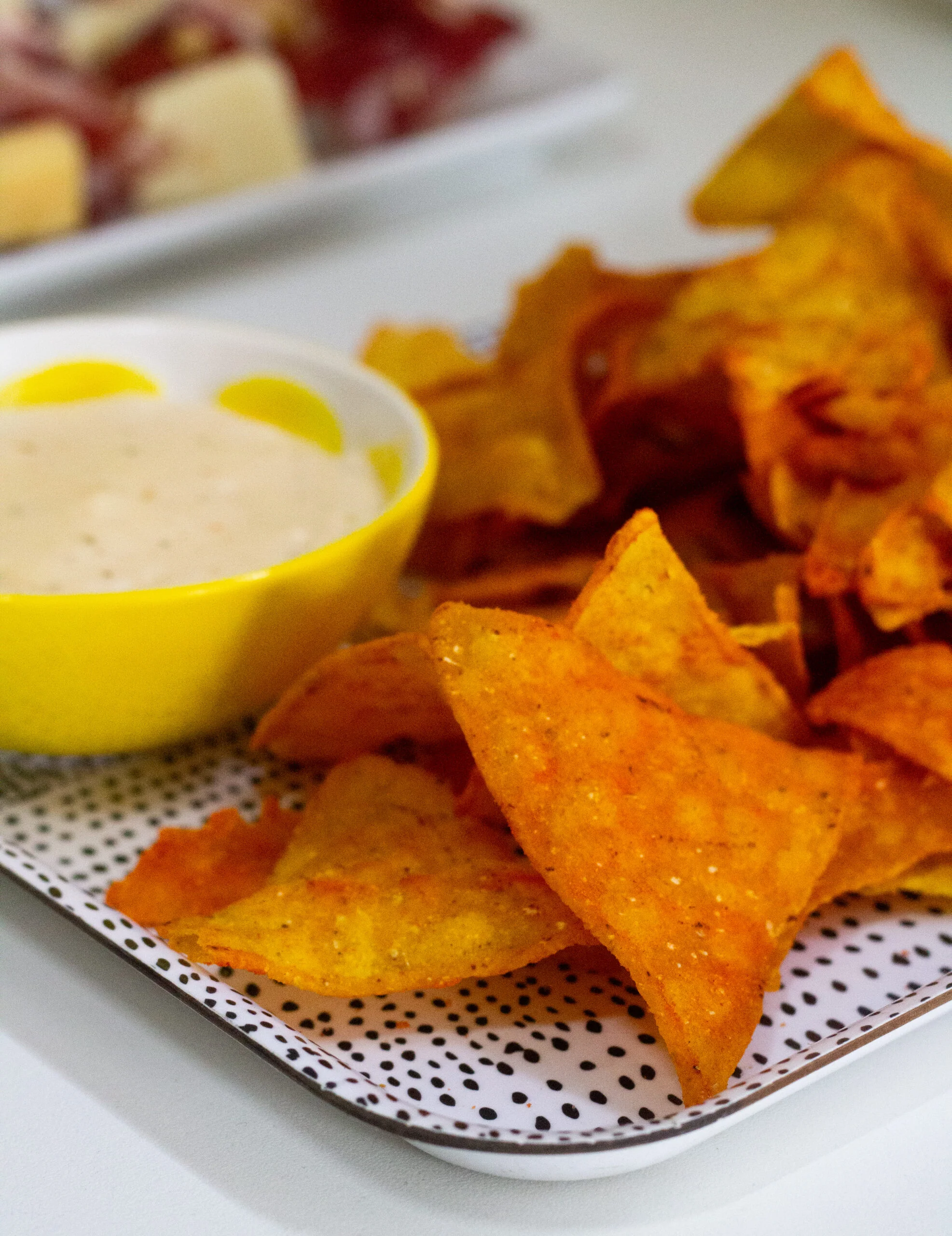 nachos e molho de queijo