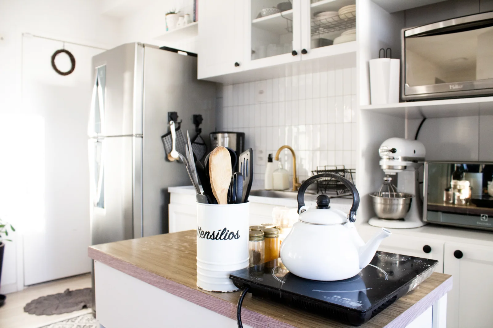 Uma nova cozinha charmosa em outro apê alugado