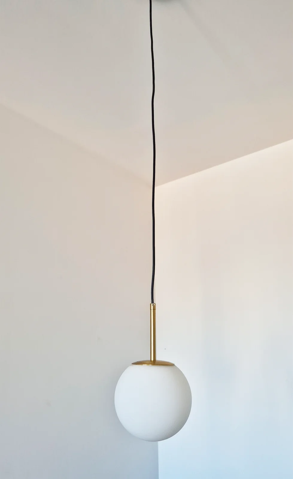 Trocando luminárias em apartamento alugado: minha experiência